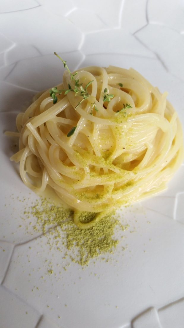 Spaghettini con acqua di limone, olio e provolone