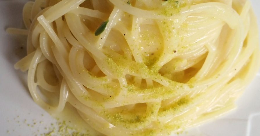 Spaghettini con acqua di limone, olio e provolone