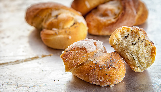 Brioche ai semi di papavero, limone e zenzero