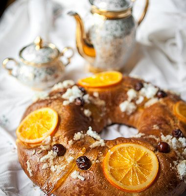 Il Roscón de reyes, corona di luce e di speranza