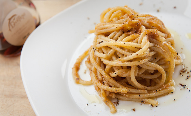 SPAGHETTONI ALLA CREMA DI FRESELLA DI CASTELLAMMARE E COLATURA DI ALICI DI CETARA