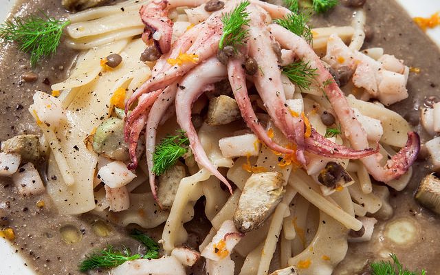 Mischiato delicato alle lenticchie di Colfiorito e Calamari, al profumo di mandarino e olio di Trevi