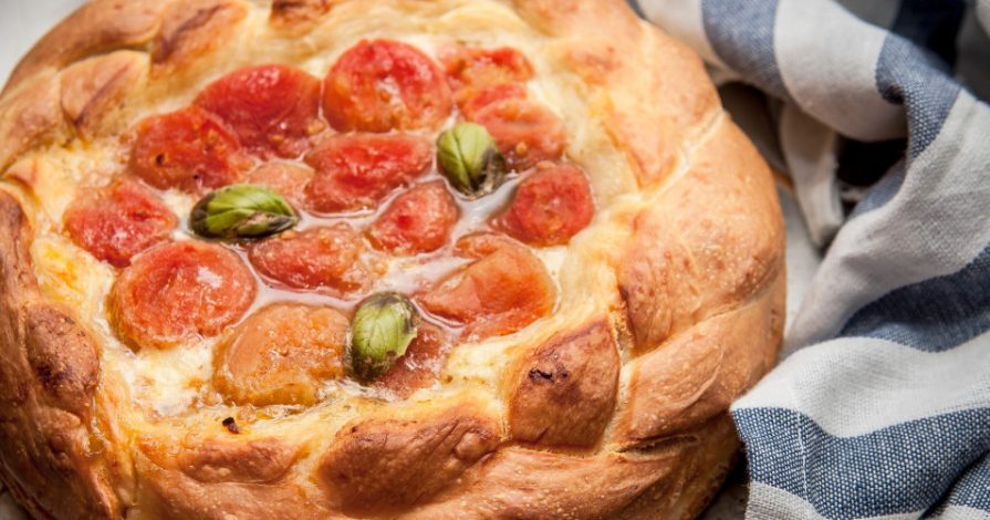 Focaccia al liquido di governo di mozzarella di bufala campana dop