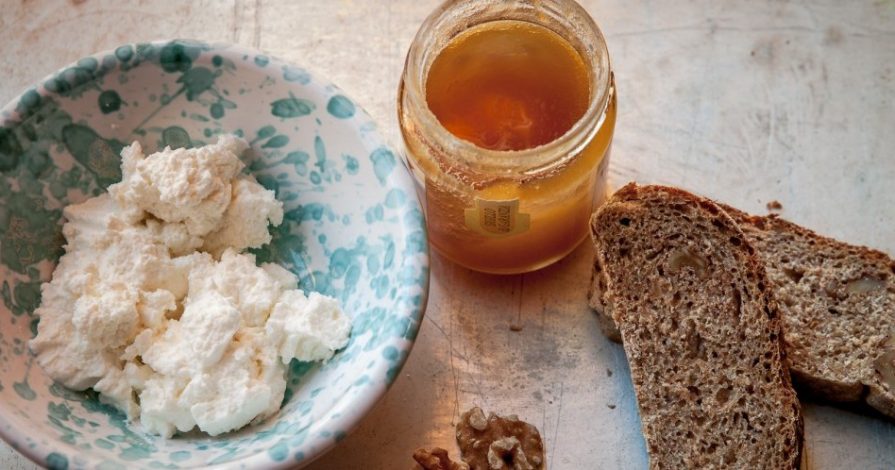 pane alle noci e miele di castagno